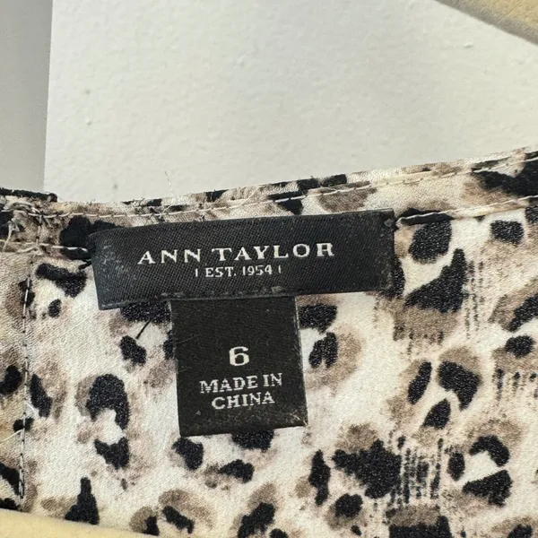 Ann Taylor Leopard Print Puff Shoulder Back Zip Blouse Top Tan Black Size 6 - Image 6
