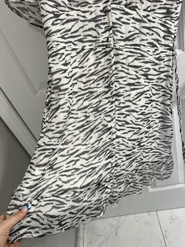 Abercrombie Gray Zebra Strip Button Front Ladies Dress - Image 3