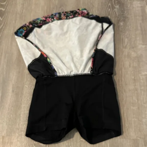 Lululemon 2 Hotty Hot High‎ Rise Tennis Golf Workout Black Floral Mini Skirt - Image 3