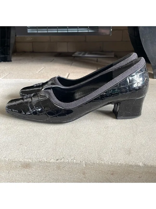 J. Renee black tortoise shell pattern heels sz 7 - Image 3