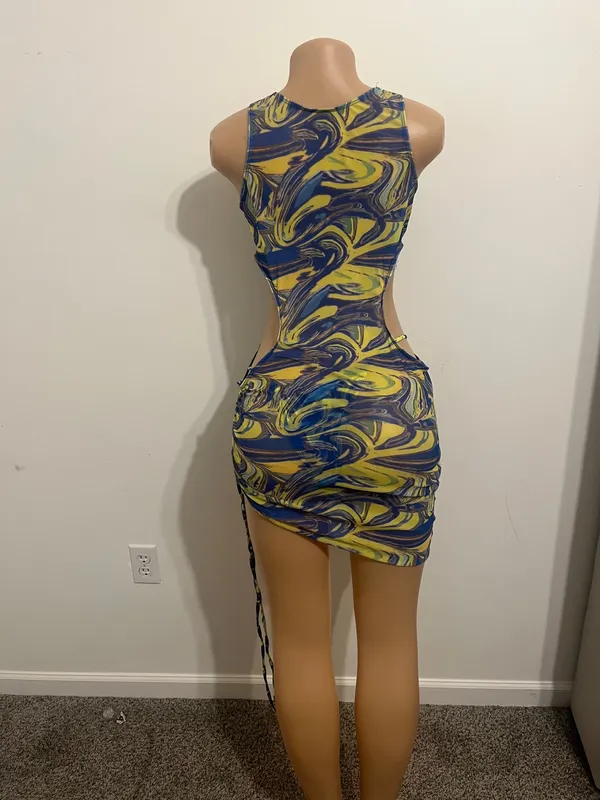 Potpot Eye-catching dress with a swirl pattern. Features bold cutouts and a halter neck design. Perfect for a night out. Two-piece bra and dress no underwear - Image 7