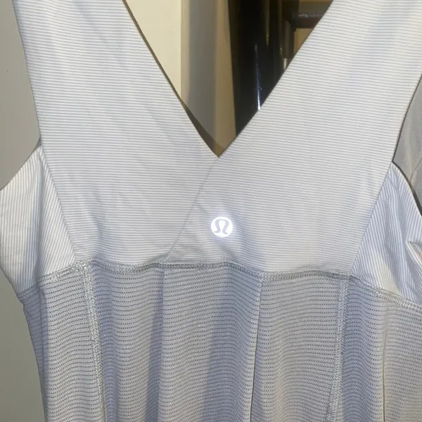 Lululemon hustle & bustle tank top clinch waist size 4 - Image 4