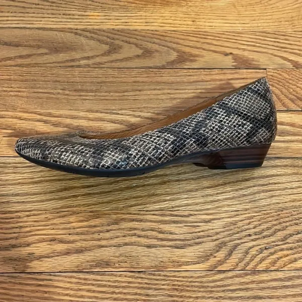 Indigo by Clarks Snakeskin Pattern Slip On Shoes heeled loafer‎ size 7.5 - Image 6