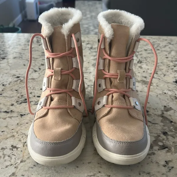 Sorel Tan and White Winter Boots - Image 12