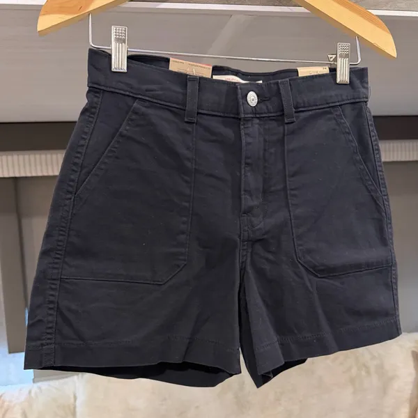 NWT Levi's Utility Shorts‎ in Caviar Black Size 30 - Image 3