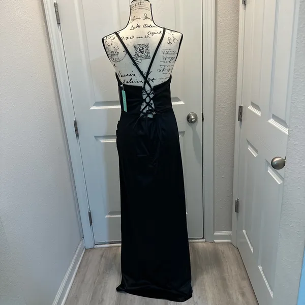 Toleen Elegant Satin Black Evening Gown with Sheer Waist Panel - Image 4