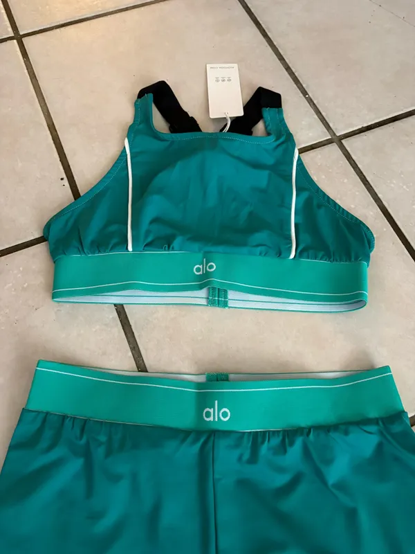 Alo yoga set nwtg size m - Image 2