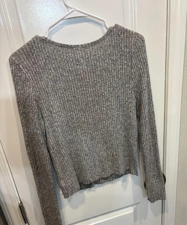 American Eagle Outfitters Gray Ribbed V-Neck Sweater - Image 4