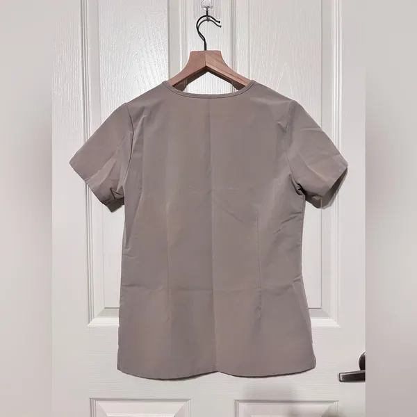 Figs Catarina One-Pocket Scrub Top - XS in Tan - Image 3
