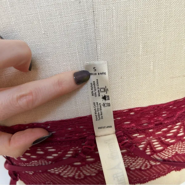 Elegant Lace Bralette in Burgundy - Image 5