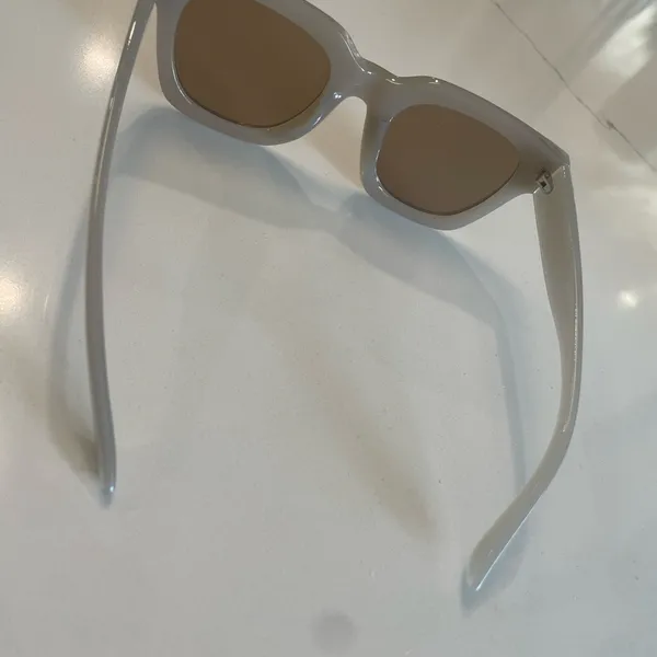 LIKE NEW Beige Tan Square Shaped Women's Sunglasses - Image 5