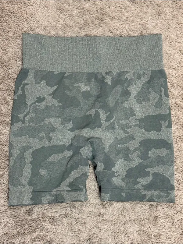 Camo Seamless Booty Scrunch Shorts – Size M - Image 2