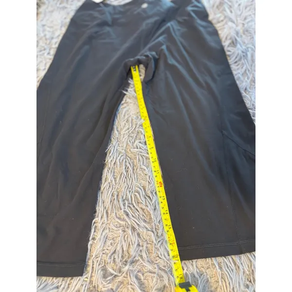 Athleta Black Cropped Yoga Pants Capris Reflective Zipper Pocket Womens Size M - Image 5
