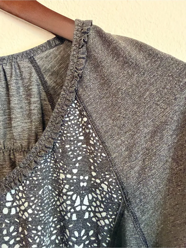 Lululemon short sleeve Top, grey size 12 - Image 7