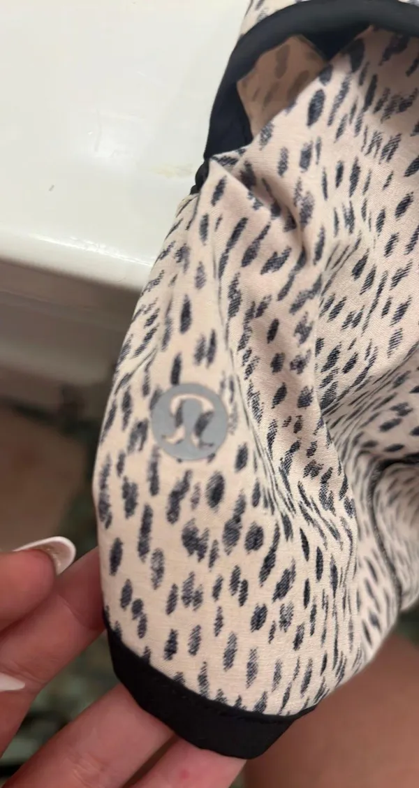 Lululemon Speed Up Shorts 2.5 - Image 3