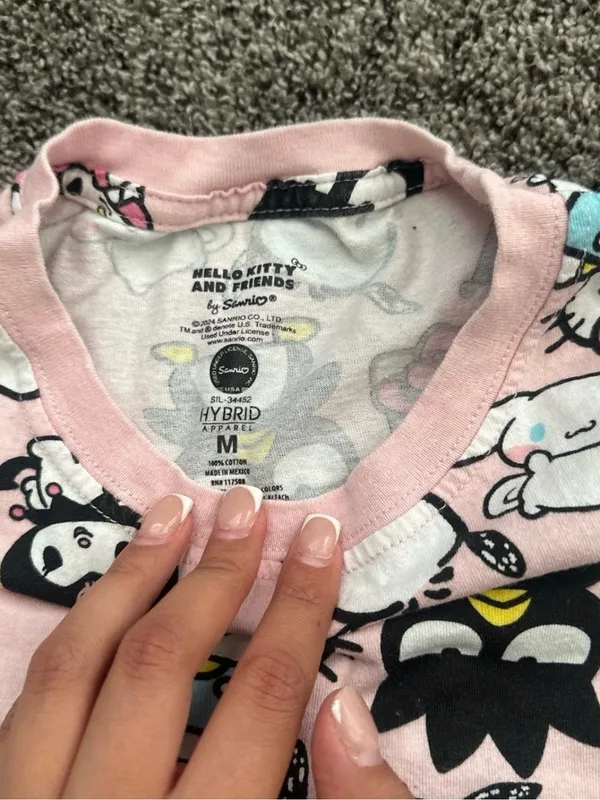 Pink Hello Kitty Graphic T-Shirt Size Medium 0296 - Image 2