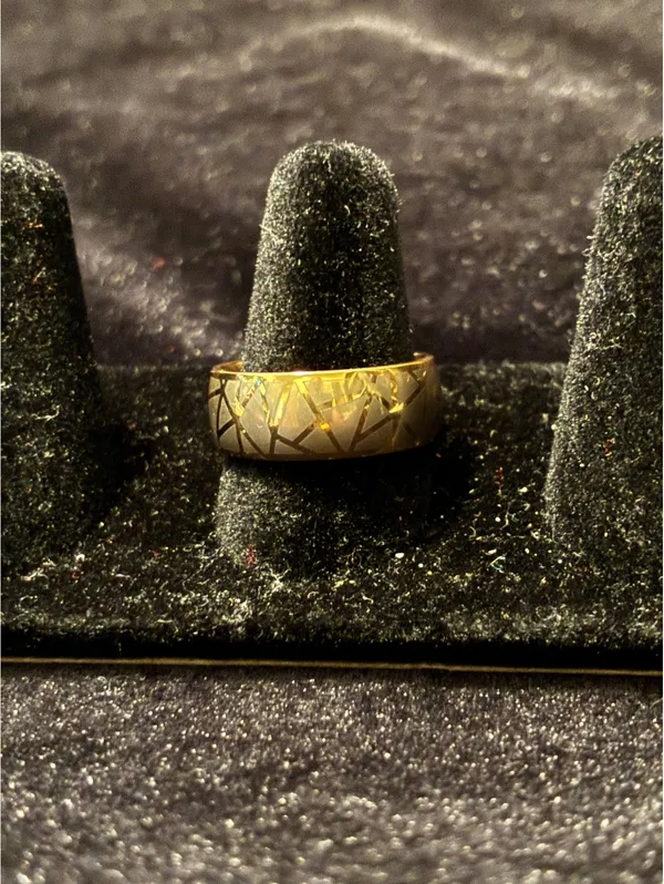 Gold-tone Geometric Shattered Ice Pattern Band Ring Sz 8.25 - Image 2