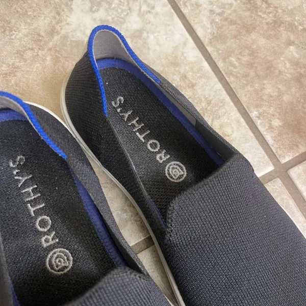 Rothy's The Sneaker Black Knit Slip On Blue Trim Women's Shoes Sz 8 pre‎ owned - Image 4