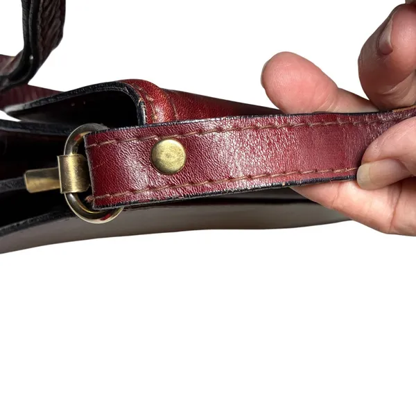 Maca Oxblood Leather Saddle Bag Crossbody Turn Lock Made in Italy Vintage - Image 12