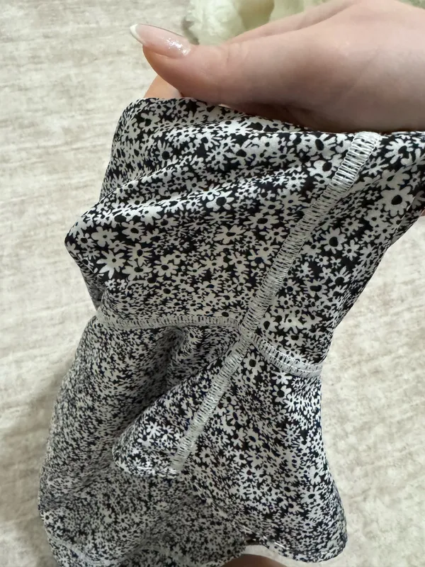 Lululemon hotty hot shorts 4” size 8 - Image 6