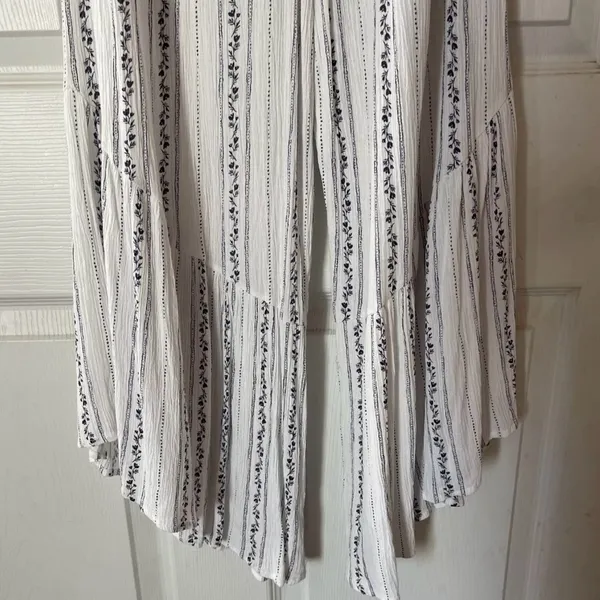 Sugar & cream Jumpsuit L white Blue flowy Ruffle Sleeveless Wide Leg - Image 3