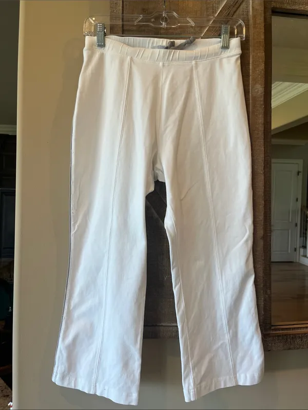 Women’s White Cotton Knit Pull-On Capri Pants - Image 2