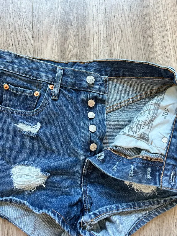 Levi's 501 Women's Distressed Denim Jean Shorts Dark Wash Size 25 - Image 5