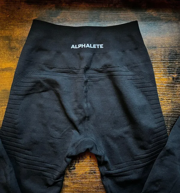 Alphalete Leggings In Black - Image 2