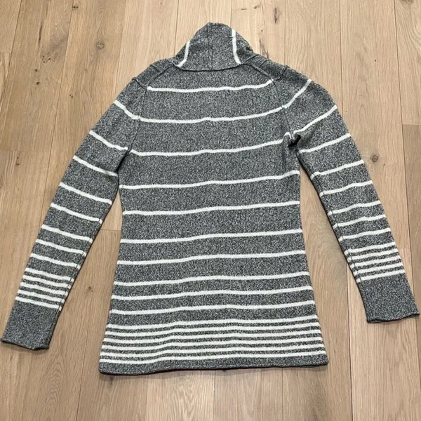 Banana Republic Wool/Cotton blend Gray Striped Cardigan S - Image 9