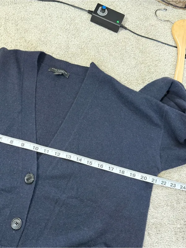 Ann Taylor Women’s 100% Cashmere Knit Cardigan Sweater V-Neck in Navy M - Image 11