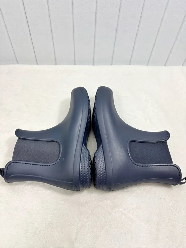 CROCS lightweight Navy Chelsea Rain Ankle Boots for Women Size 7 - Image 5