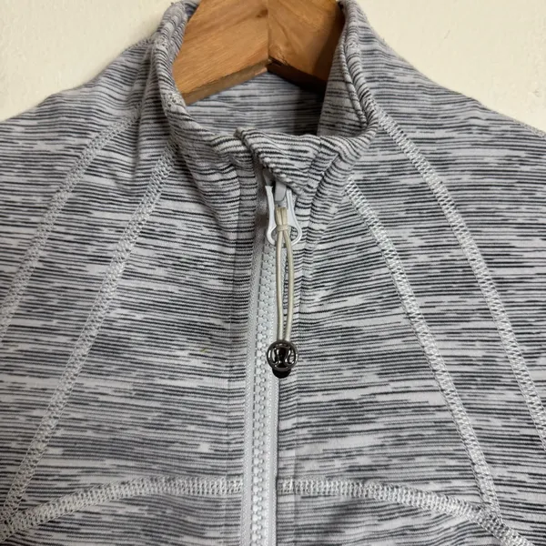 Lululemon ladies athletic wear Gray Full-Zip define Jacket SZ 4 gym working‎ out - Image 5
