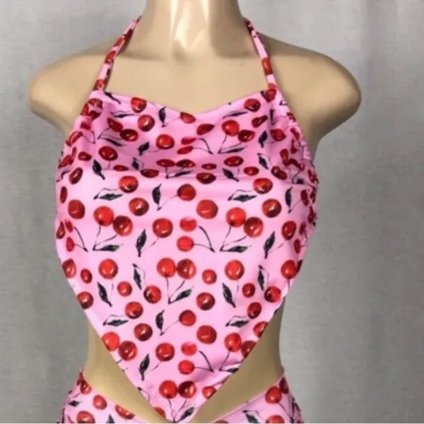 Zuliana Size Small Cherry Print Bandana Style Top. New With Tags. - Image 3