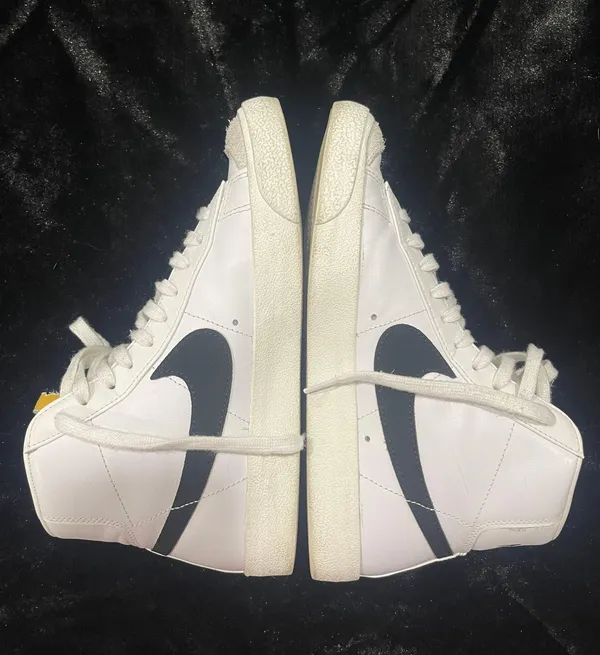 Nike Blazers - Image 4