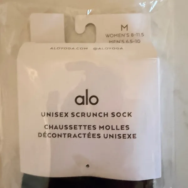 NWT Alo unisex scrunch socks in black size medium - Image 4