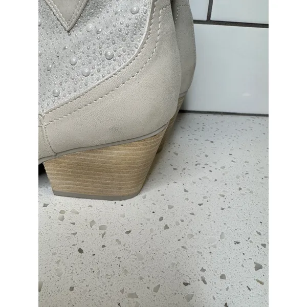 MIA Luanne Western Ankle Boots‎ Off-White Pearl Studded Pointed Toe Womens 7 - Image 4