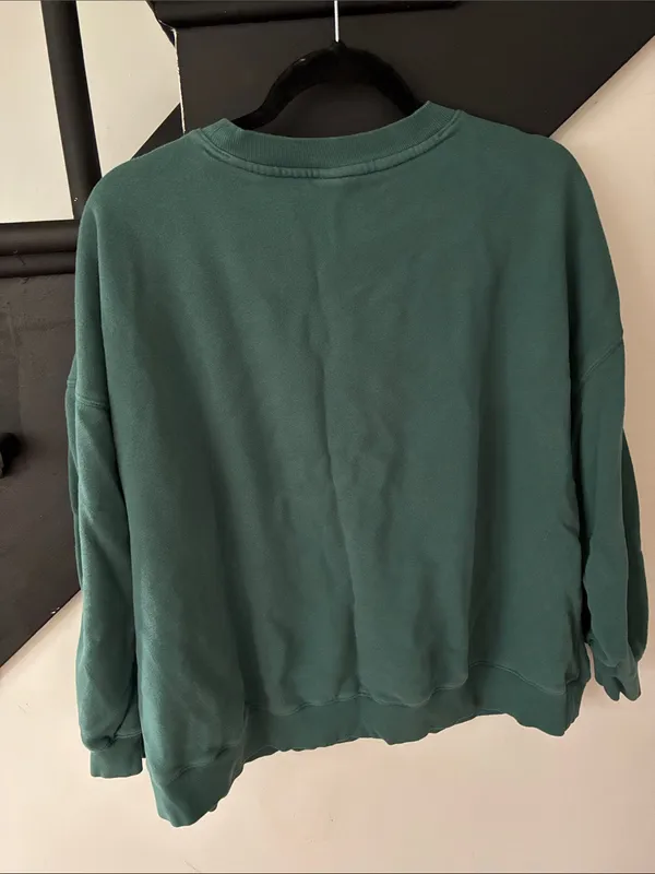 Old Navy crewneck sweatshirt - Image 2