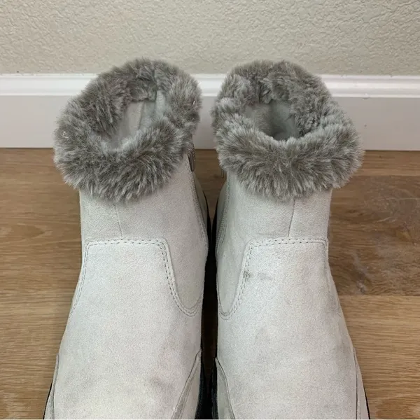 Khombu Iris Plush Faux Fur Gray Suede Winter Ankle Boots, Size 8 - Image 9
