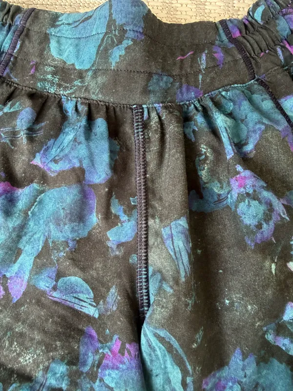 Lululemon Hotty Hot Shorts 2.5” Floral Shift Size 2 - Image 5