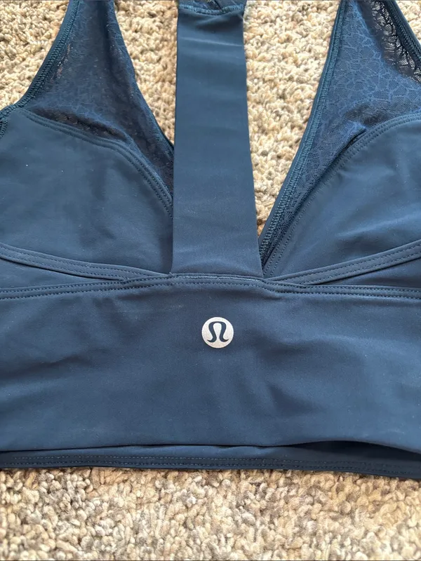 Lululemon Twist & Train Bra size 4 - Image 3
