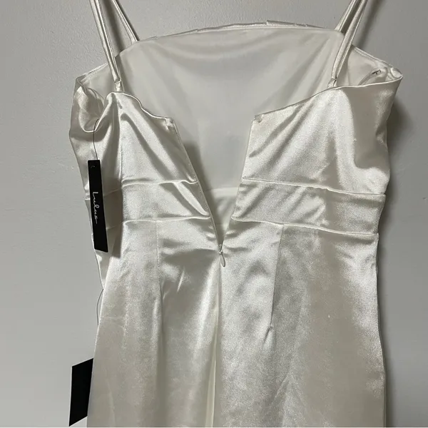 Lulu’s Little White Satin Dress, Size medium, NWT‎ - Image 11