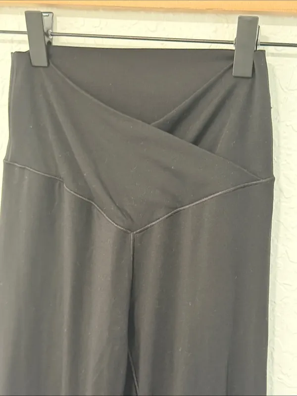 AERIE Black Cross Over waist Hi-Rise Flare Leggings Short Inseam Size Small - Image 5