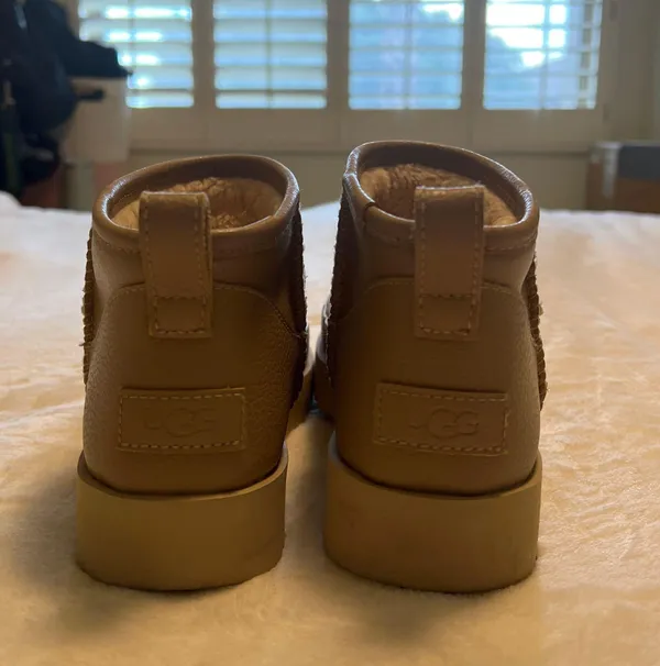 UGG Boots Mini - Image 3