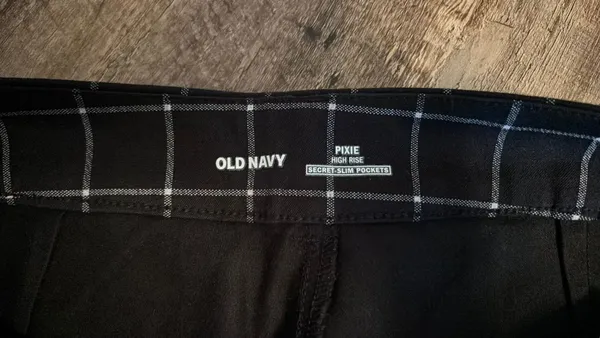 Old navy dress pants - Image 3