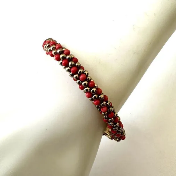 Gold tone and orange beaded stretchy cross bracelet - Image 3