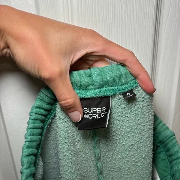 Aritzia Superworld Green Sweatpants - Image 8