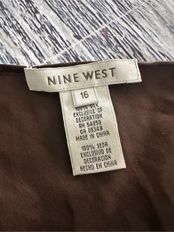 Vintage Y2K Nine West 100% Silk Beaded Sleeveless Blouse - Image 6