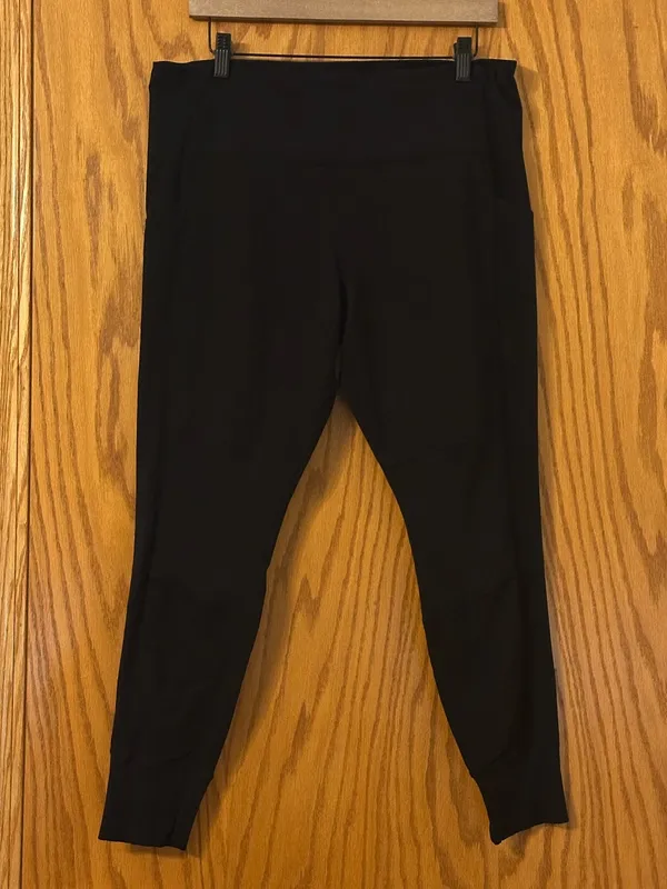 Athleta Black Excursion Hybrid Tight - Size XL - Paneled Performance Leggings - Image 3