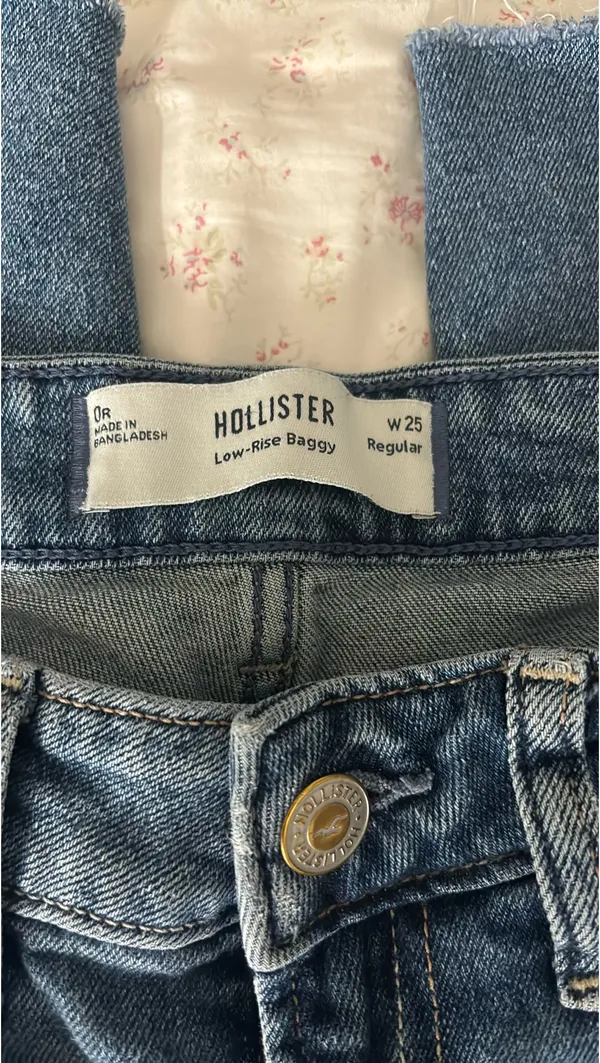 Hollister Low-Rise Baggy Jeans - Image 3