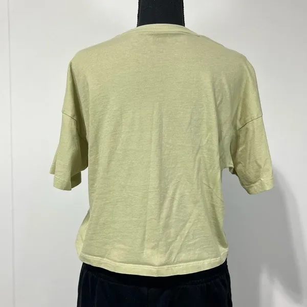 Puma Athletic Crop Top Women’s Size Medium - Image 3